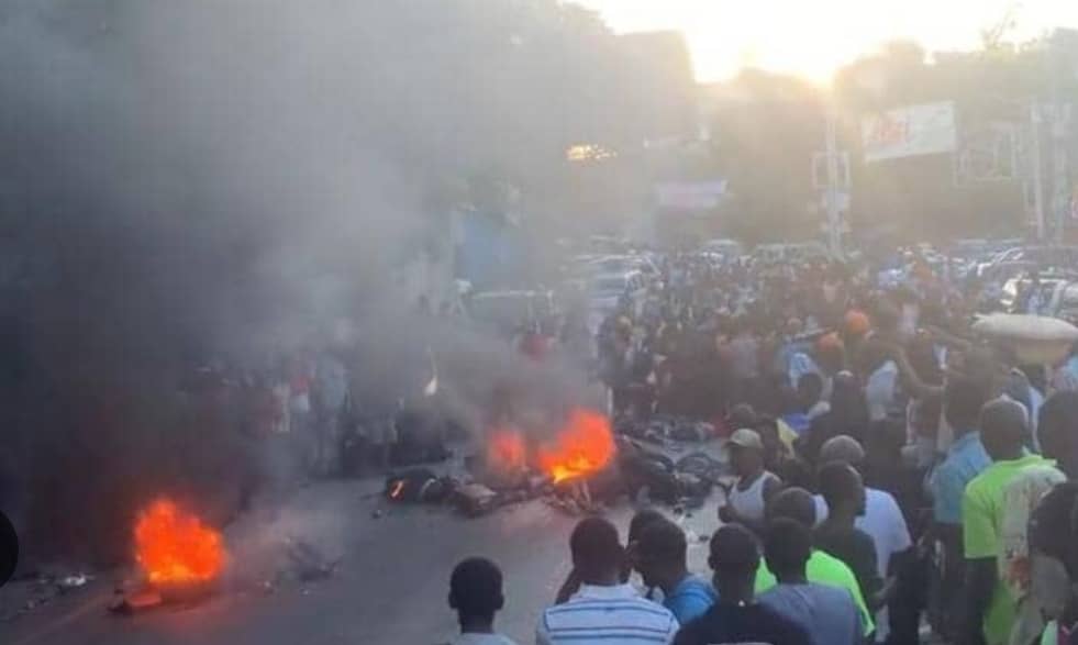 Les cadavres sous les flammes à Canapé-Vert 
