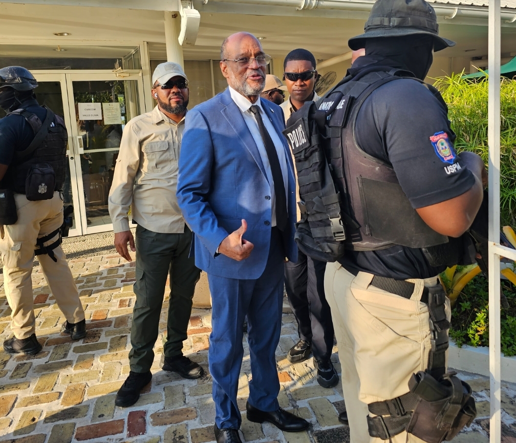 Ariel Henry à sa sortie de la rencontre 