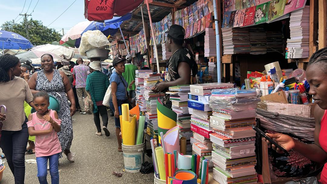 Parents et marchands de Pétion-Ville peinent à joindre les deux bouts