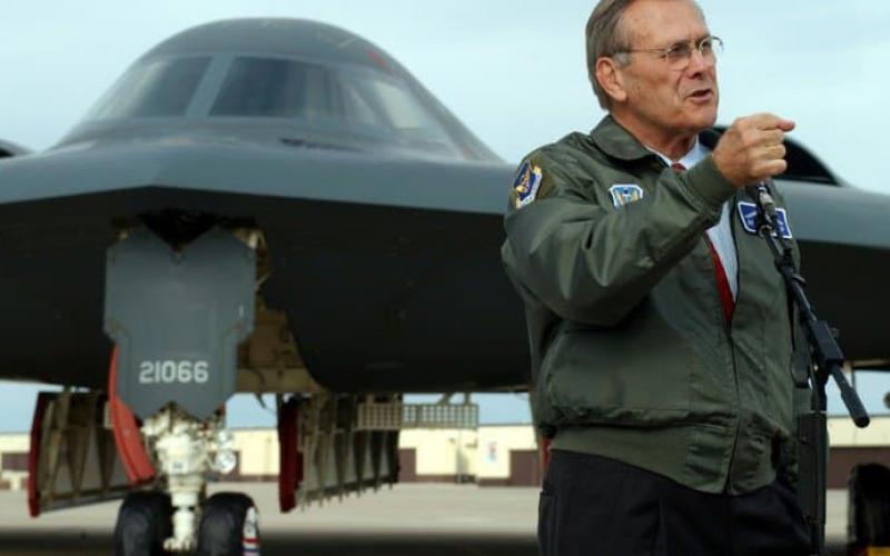 Donald Rumsfeld, ancien faucon et chef du pentagone sous G ...
