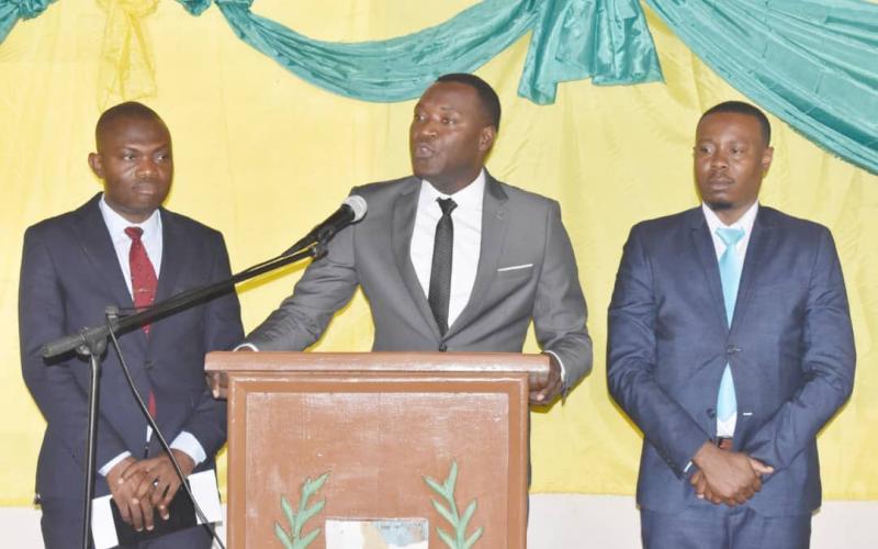 Lors de l'installation du Dr Joram Vixamar