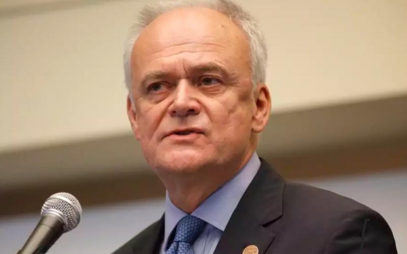 Près du comité Peter Boehm 