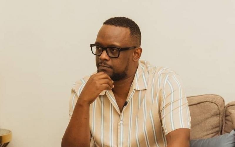 Le journaliste  Carel Pedre