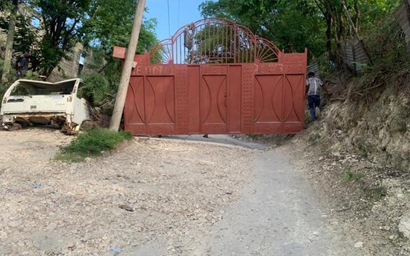 Une Barricade bloquant l'accès à Mirebalais 