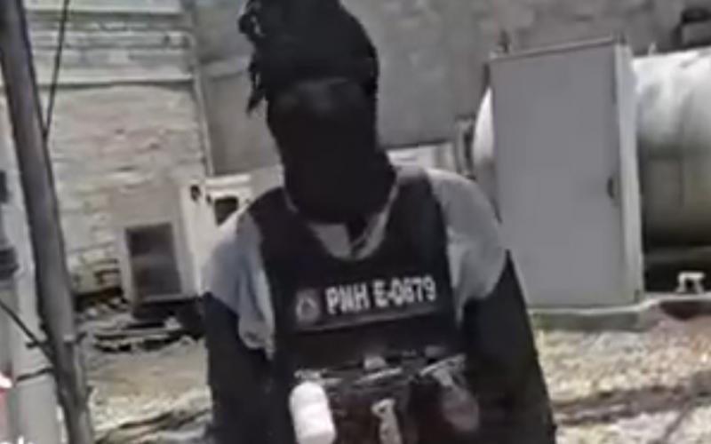 Le chef de gang Izo 2 sur le site à Kenscoff 