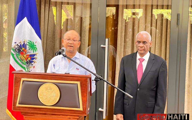 Conseiller-président Leslie Voltaire et Edgard Leblanc 