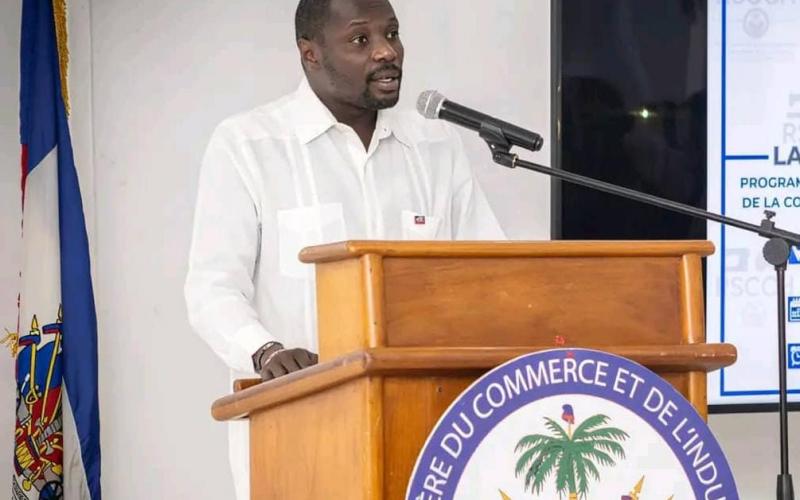 Le Ministre du Commerce James Monazard