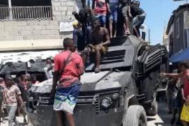 Blindé saisi par les bandits à Village de Dieu