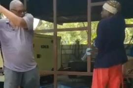  Germain entrain de frapper un employé 