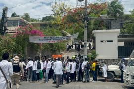 Des étudiants de la FMP descendent dans les rues de Port-au-Prince