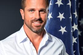Austin Holmes, amb des USA en Haïti 